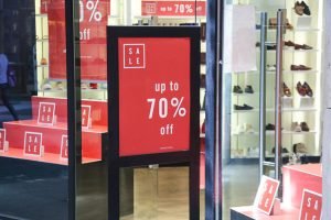 How Retail Store Graphics Create an Immersive Retail Experience